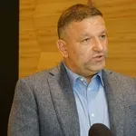 Zapad stao uz Živanovića