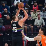 Opet pomera granice: Surovi Jokić blizu rekorda karijere!