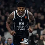 UŽIVO: Partizan vodi, „okršaj“ na tribinama