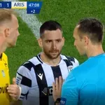 (VIDEO) Dva srpska igrača i sudija obeležili buran solunski derbi