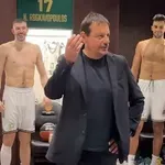 (VIDEO) Ataman bocnuo Olimpijakos: „Zar i ovde prokišnjava?“