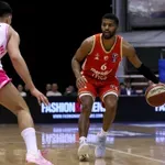 POLUVREME: Mega ispustila prednost, Batler vratio Zvezdu