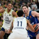 Hendikep za Izraelce, Ti – Džej Lif mora na operaciju