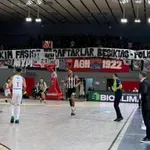 (FOTO) Alimpijevićev Bešiktaš doživeo uvrede u Grčkoj