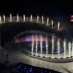 Bez srpskih sportista na zatvaranju Igara, volonter nosi zastavu