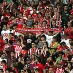 Smrt navijača na tribini odložila utakmicu