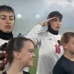 (VIDEO) Fudbalerke Irana salutirale pred susret sa Australijom