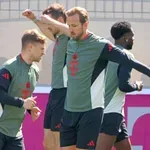 Ohrabrenje za Bavarce, Kejn ponovo na treningu