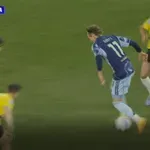 (VIDEO) On sam, njih trojica: Čarolija Ajaksovog napadača