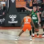 (VIDEO) Dribling sezone! Montero stavio Grigonisa na klizaljke