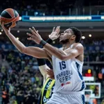 Fener konačno pao: Larkin i Lojd postigli više od polovine poena