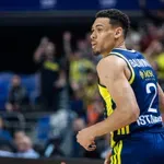 Tragičar Larkin promašio pobedu, Fener prvi finalista