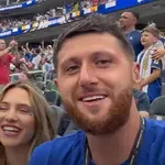 SP UŽIVO: Nurkić pevao „Miris ljiljana“, opet Al navijačice