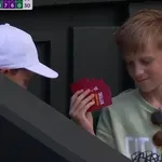 (VIDEO) Tata Novak igra tenis, a sin Stefan karte