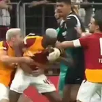 (VIDEO) Osimen hteo da bije Murinja, jedva ga obuzdali
