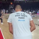 (VIDEO) Košarkaši Srbije izašli u majicama sa porukom mladima