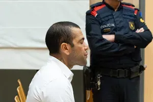 Sodišče odločilo: Nekdanji nogometaš Barcelone v zapor