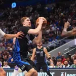 Dallas ugnal oslabljene Lakerse (VIDEO)