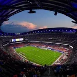 Stadion za dve milijardi, kjer ne vidiš na igrišče