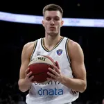 (VIDEO) Fenerbahče bolji od Dubaija, Petrušev solidan