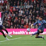 (VIDEO) Petrović briljira na golu, Everton mu ne može ništa
