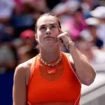 Sabalenka prekinula meč: Neko na tribinama puši travu