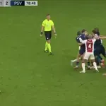 (VIDEO) Sin holandske legende izazvao haos u velikom derbiju