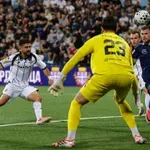 UŽIVO: Radnik prekrenuo, Partizan sa 10 igrača!