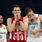 Zvezda se još traži: Žalgiris manje grešio i slavio u Areni