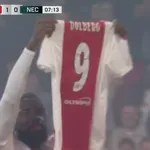 (VIDEO) Dao gol pa ga posvetio povređenom saigraču