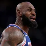 Popustili so mu živci: LeBron obračunal z navijačem