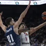 Olimpijakosu od gotovog zamalo veresija, Efesu ne pomaže ni "osvetnik" Li