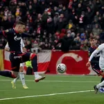 Zvezda promašivala nemoguće, pa strepela, ali je preuzela prvo mesto na Banovom brdu