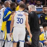 Ker zabrinuo navijače Voriorsa, da li je zagrljaj sa Karijem i Grinom bio oproštajni?