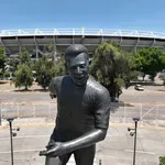 Otkrivena statua Pelea ispred stadiona u Gvadalahari