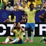 (VIDEO) - Prvo poluvreme za zaborav, a onda je Don Karlo podigao obrvu - Martineli uz sudijski zvižduk i Brazil je u osmini finala!