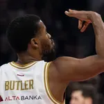 Batlerova "zlatna ruka" poništila Zvezdinu agoniju sa "penala", crveno-beli odbranili "Arenu" pred Doužerovim naletom