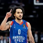 Larkin i Biberović "zapalili mrežice", Efes ostao u životu protiv Fenera u meču od dva i po sata i 83 "penala"