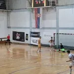 Hram čvrsto prigrlio fenjer