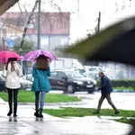(VIDEO) Mjestimično pljuskovi i grmljavina, biće i vjetra