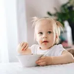 Evo kada je pravo vrijeme za uvođenje meda u ishranu beba