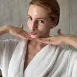 Dnevna ili noćna krema protiv bora: Vodič za anti-age njegu kože