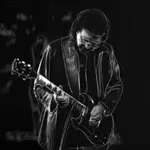 Toni Ajomi prodao svoju omiljenu gitaru za 50.000 funti i novac poklonio bolnici u Birmingemu