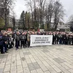 Albanski forum predao u skupštinsku proceduru zakon o godišnjem dodatku: Radnicima dodatak 300 eura, penzionerima 180