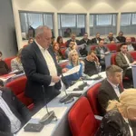 Poslanici odbili predlog DPS-a za povećanje plata u zdravstvu, medicinske sestre čekaju ministra