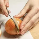 Bacate ljuske od luka? Prava nutritivna bomba koja greškom završava u smeću