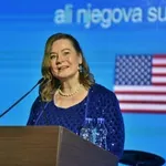 Tramp povlači 30 ambasadora, među njima i Rajzing Rajnke