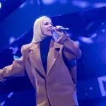 Pune Pine i sjajna atmosfera uz Jelenu Rozgu na reprizi Nove godine u Tivtu