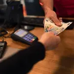 Koliko koštaju administrativne takse u Crnoj Gori i regionu: Šta građani plaćaju, a često ne primjećuju