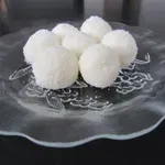 Rafaelo kuglice sa brusnicama i pistaćima